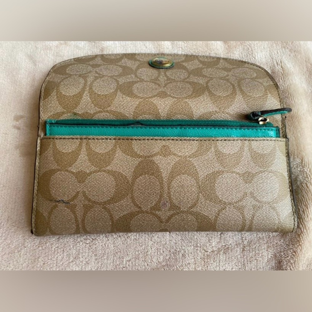 Coach Peyton Signature Wallet - Picture 6 of 7